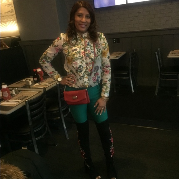 Meet your Posher, Jennifer - Picture 5 of 7